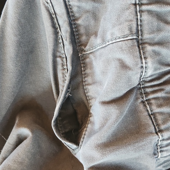 PacSun jogger with zipper and snap detail at the ankle - Picture 13 of 15
